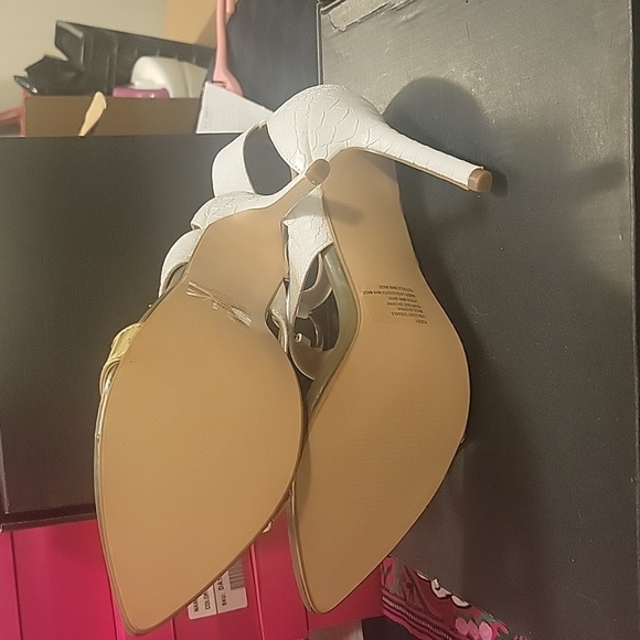 Super Cute Heels - Picture 4 of 4